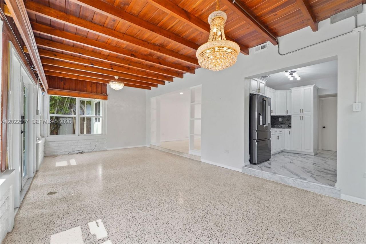 8927 Carlyle Ave, Surfside, FL 33154 Photo
