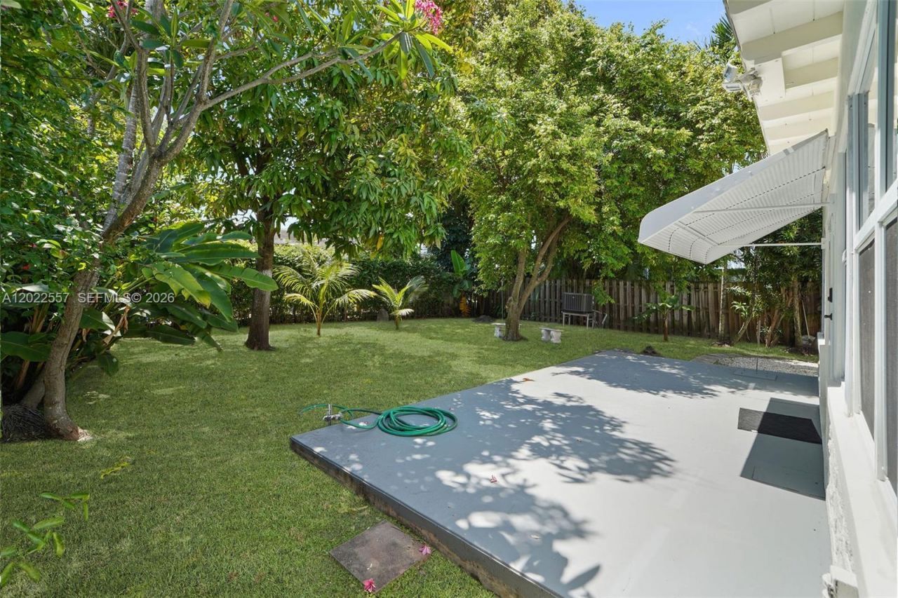 8927 Carlyle Ave, Surfside, FL 33154 Photo