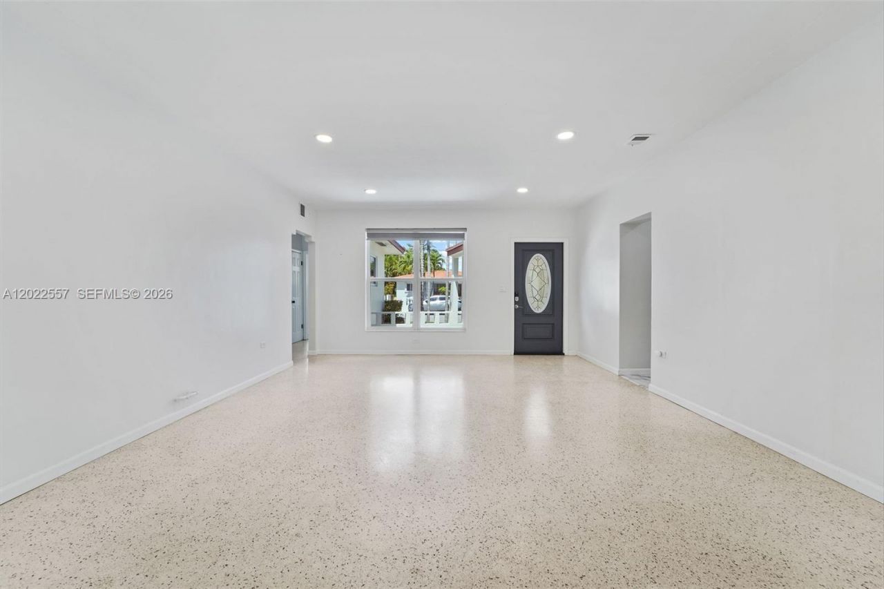 8927 Carlyle Ave, Surfside, FL 33154 Photo