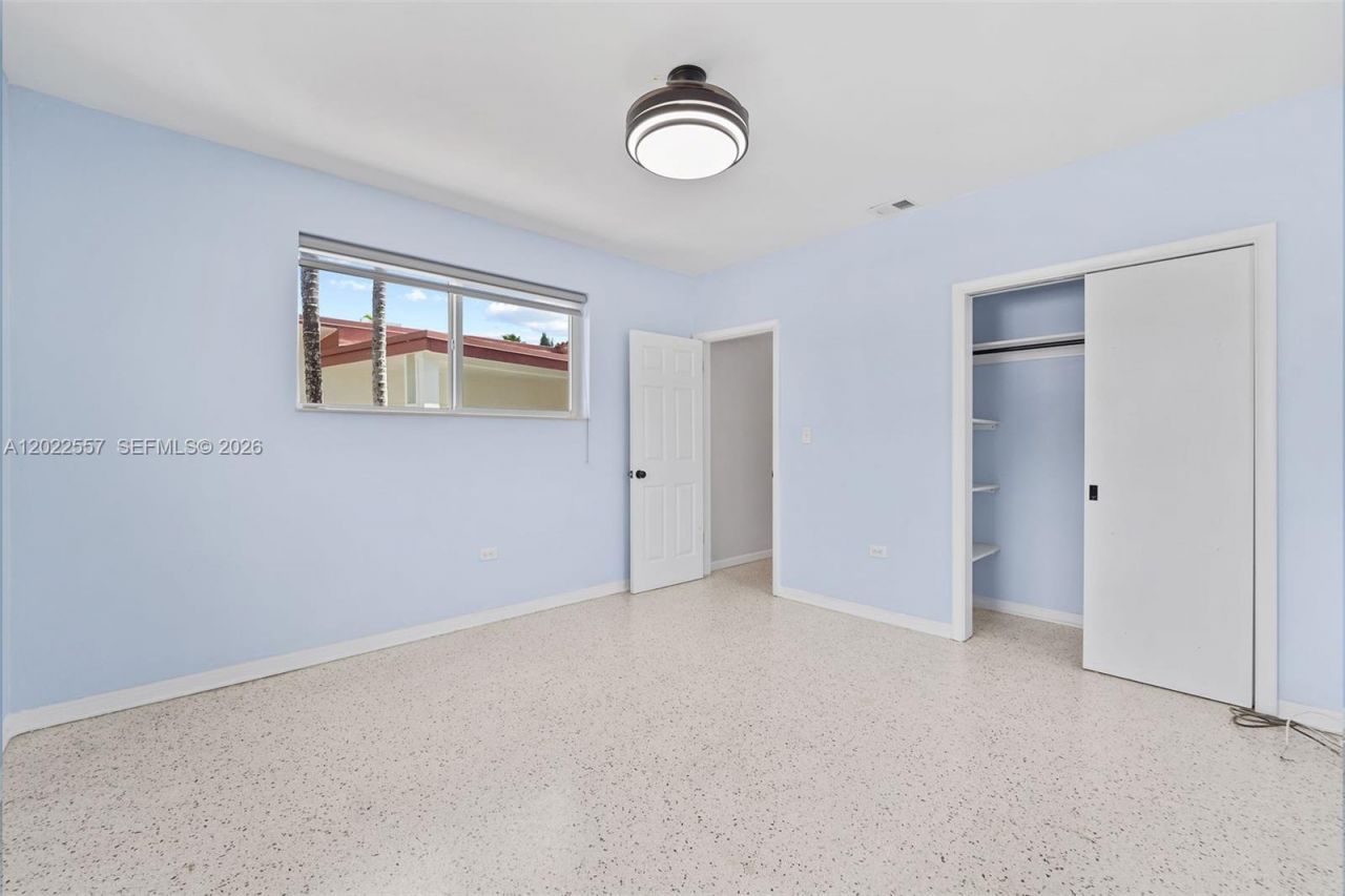 8927 Carlyle Ave, Surfside, FL 33154 Photo