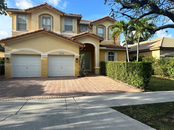 10919 NW 80th Ln , Doral, FL 33178