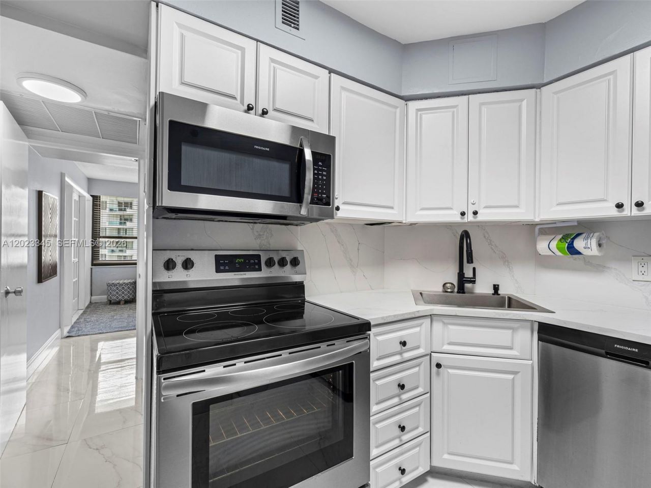5225 Collins Ave , Unit 1509, Miami Beach, FL 33140 Photo