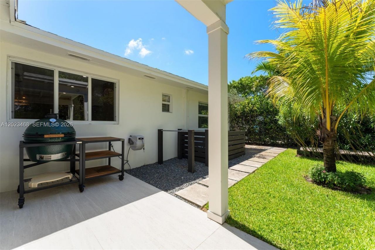 7350 SW 65th Ave , South Miami, FL 33143 Photo
