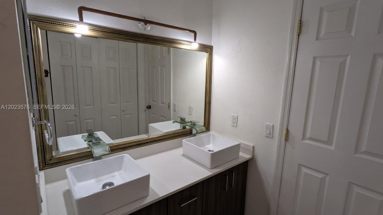 10052 NW 41st St , Unit 51-5, Doral, FL 33178 Photo