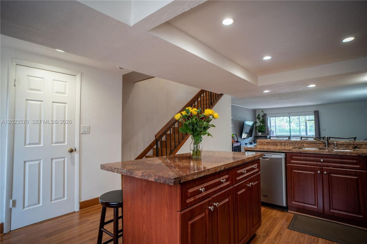10052 NW 41st St , Unit 51-5, Doral, FL 33178 Photo