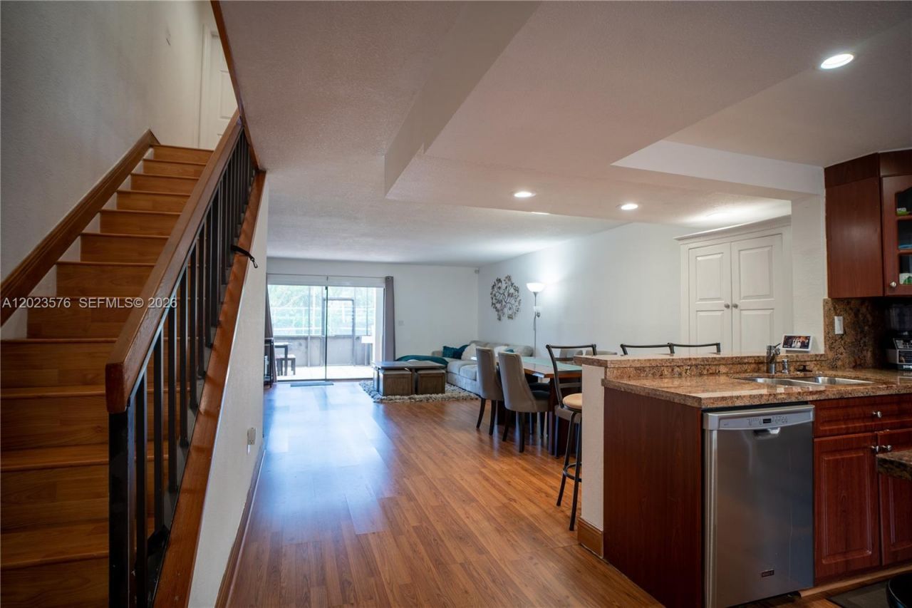 10052 NW 41st St , Unit 51-5, Doral, FL 33178 Photo