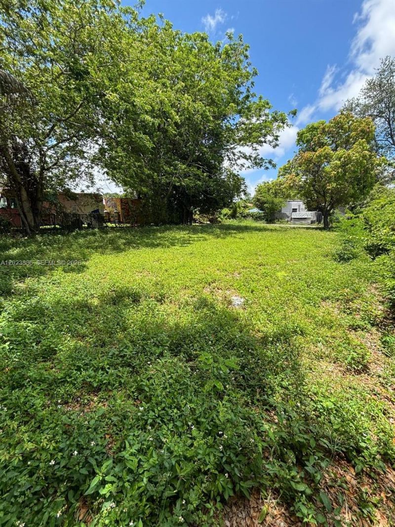 665 NW 43rd St, Miami, FL 33127 Photo