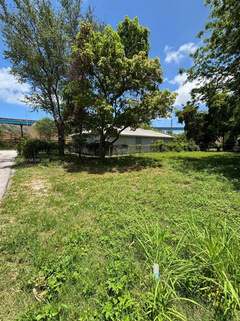 665 NW 43rd St, Miami, FL 33127 Photo