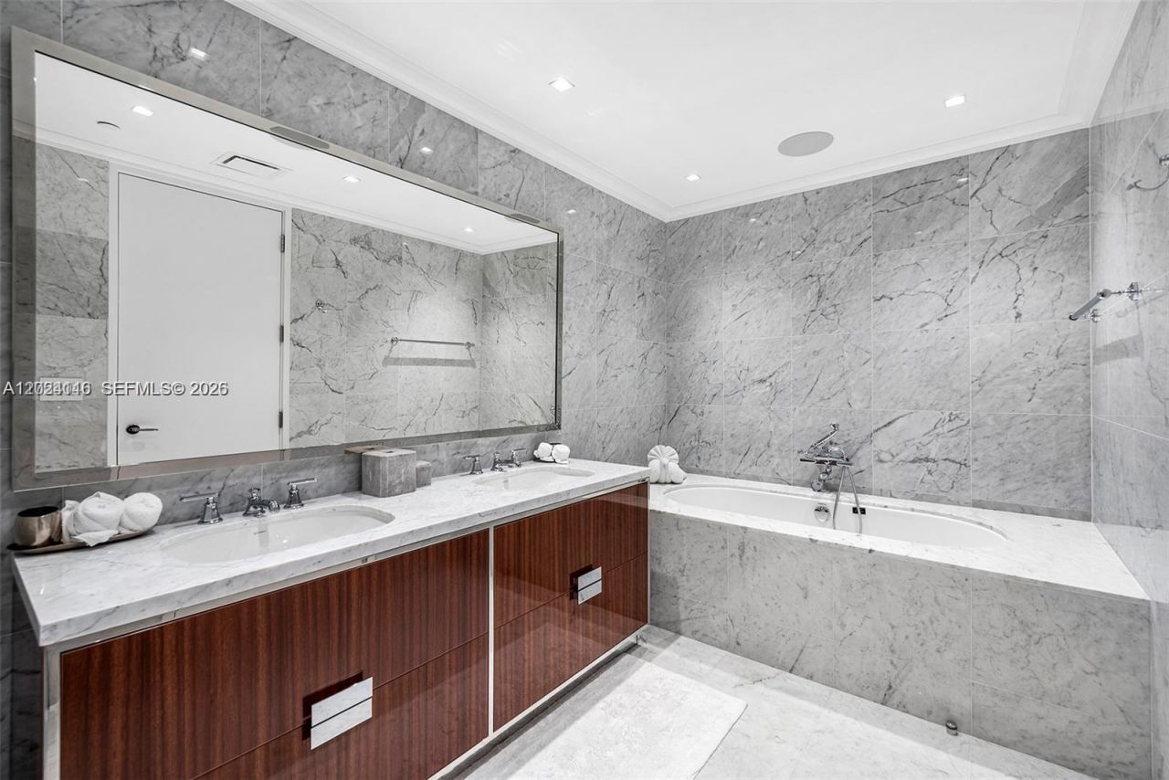 15701 Collins Ave , Unit 4105, Sunny Isles Beach, FL 33160 Photo