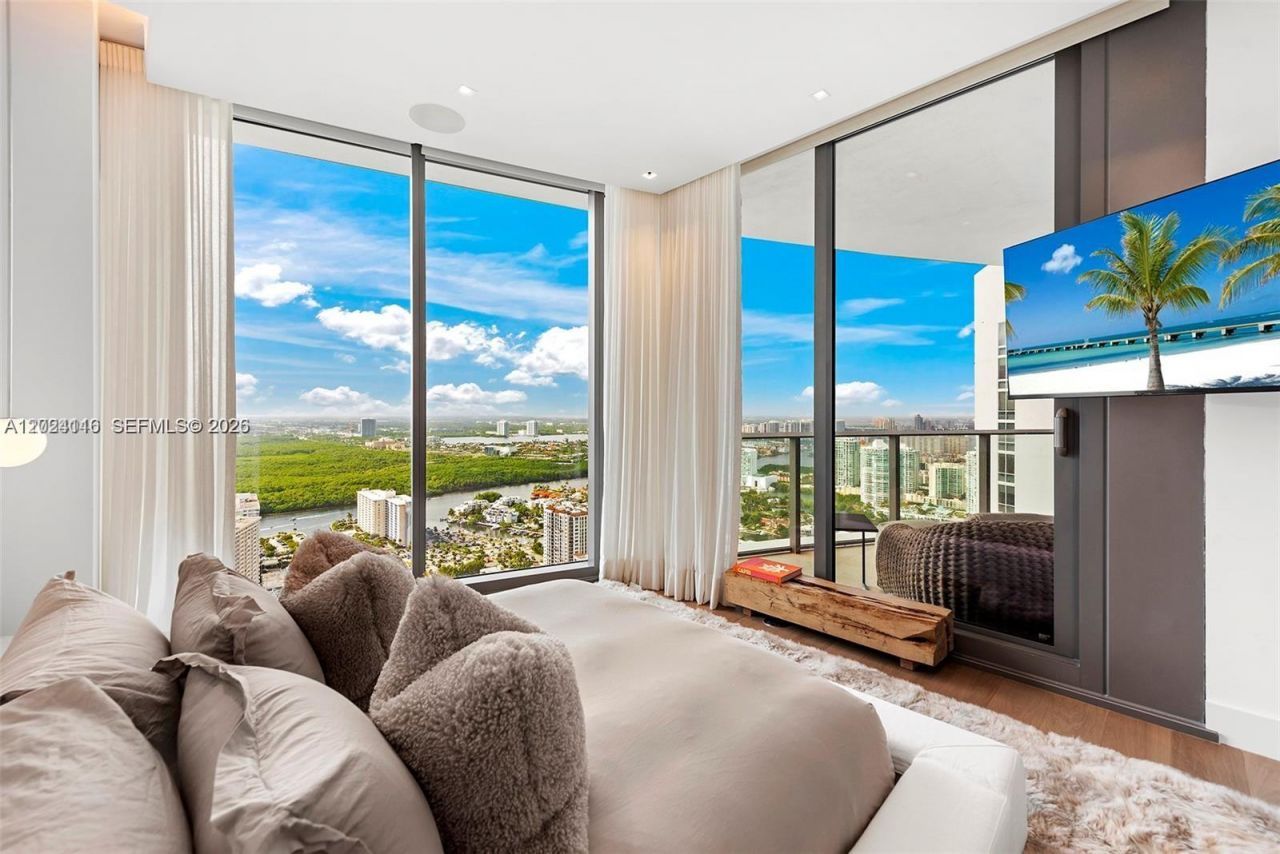 15701 Collins Ave , Unit 4105, Sunny Isles Beach, FL 33160 Photo