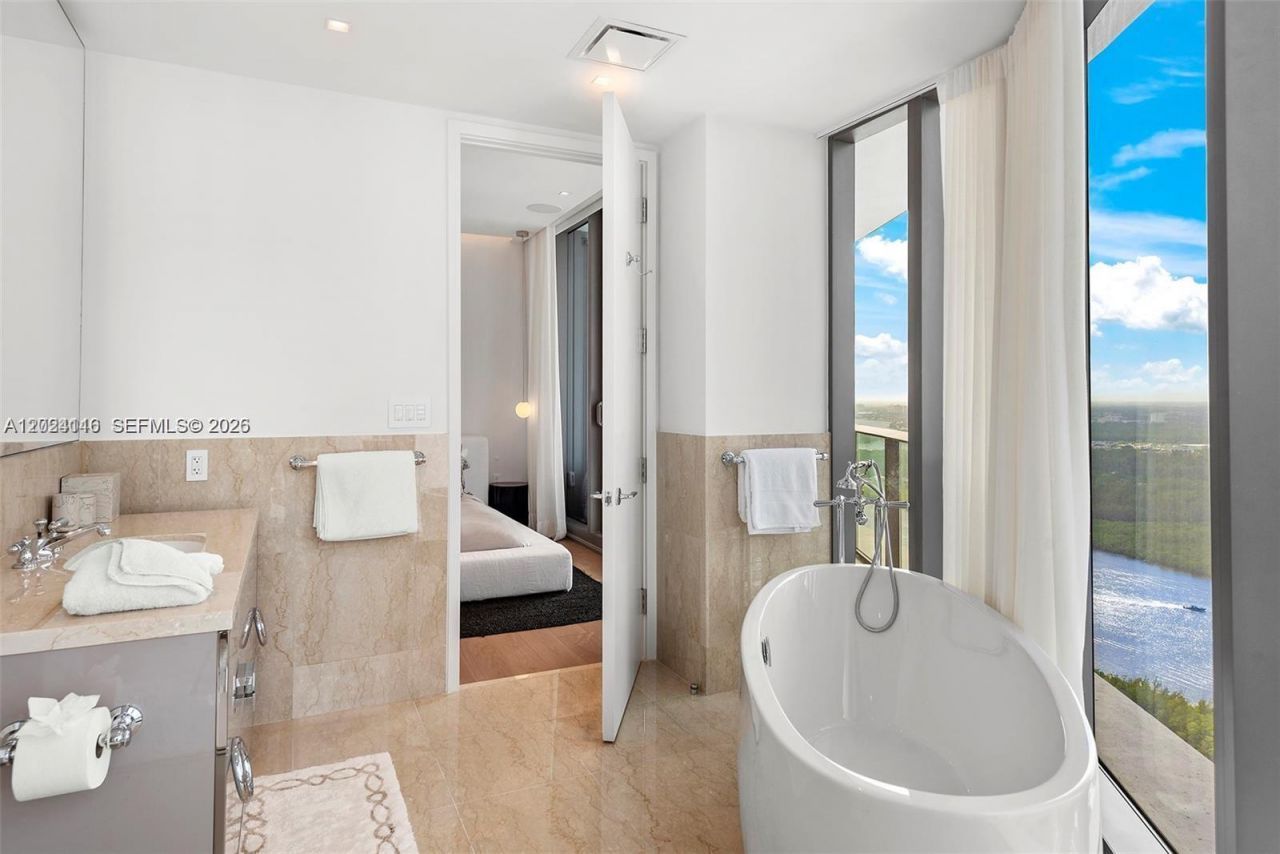 15701 Collins Ave , Unit 4105, Sunny Isles Beach, FL 33160 Photo