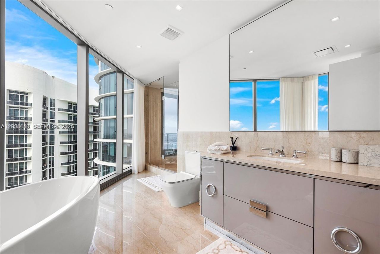 15701 Collins Ave , Unit 4105, Sunny Isles Beach, FL 33160 Photo