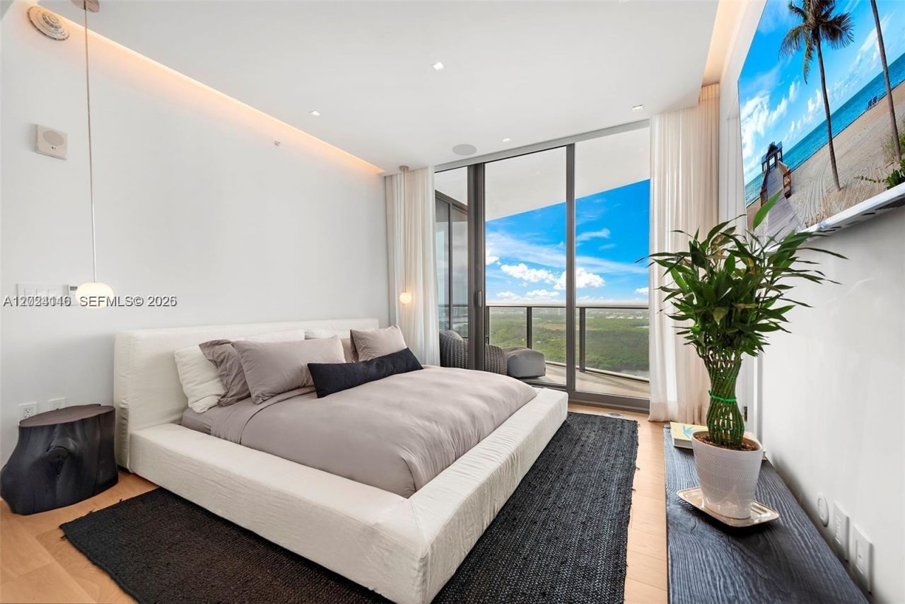 15701 Collins Ave , Unit 4105, Sunny Isles Beach, FL 33160 Photo