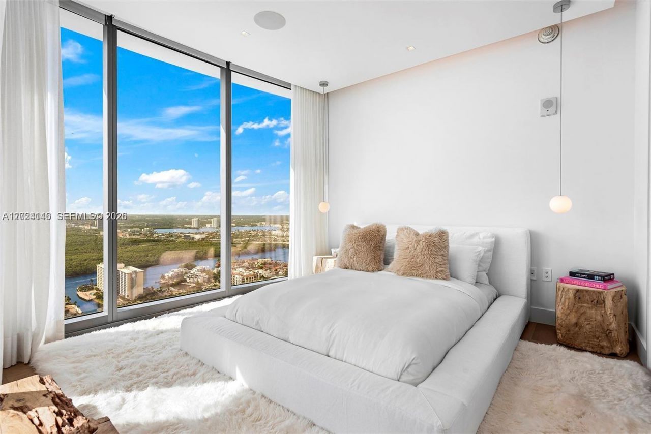15701 Collins Ave , Unit 4105, Sunny Isles Beach, FL 33160 Photo