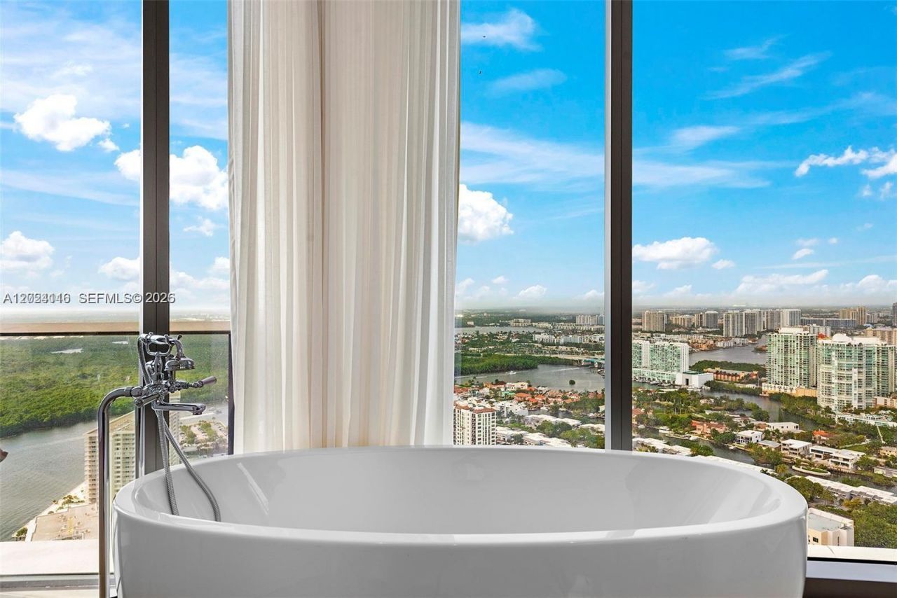 15701 Collins Ave , Unit 4105, Sunny Isles Beach, FL 33160 Photo