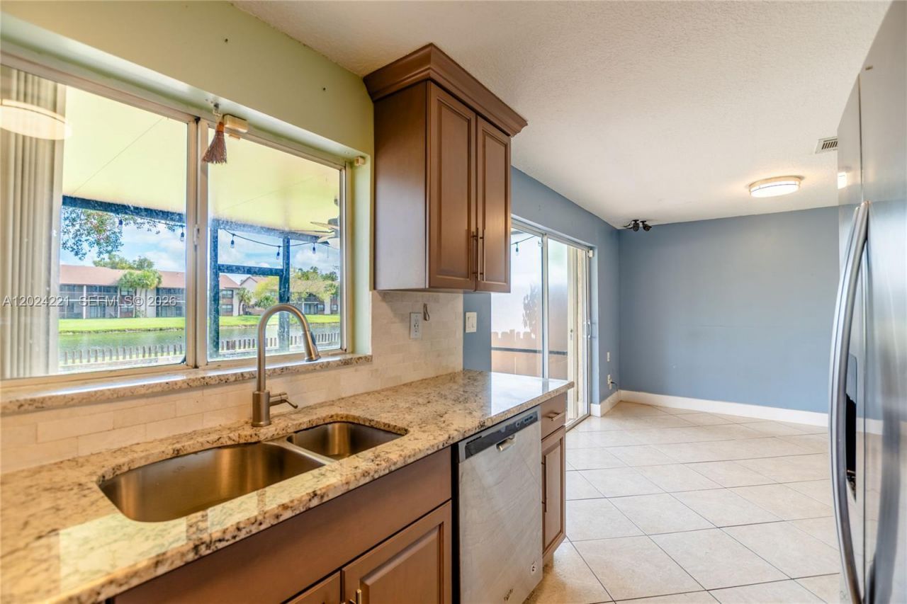 9803 NW 37th St, Sunrise, FL 33351 Photo