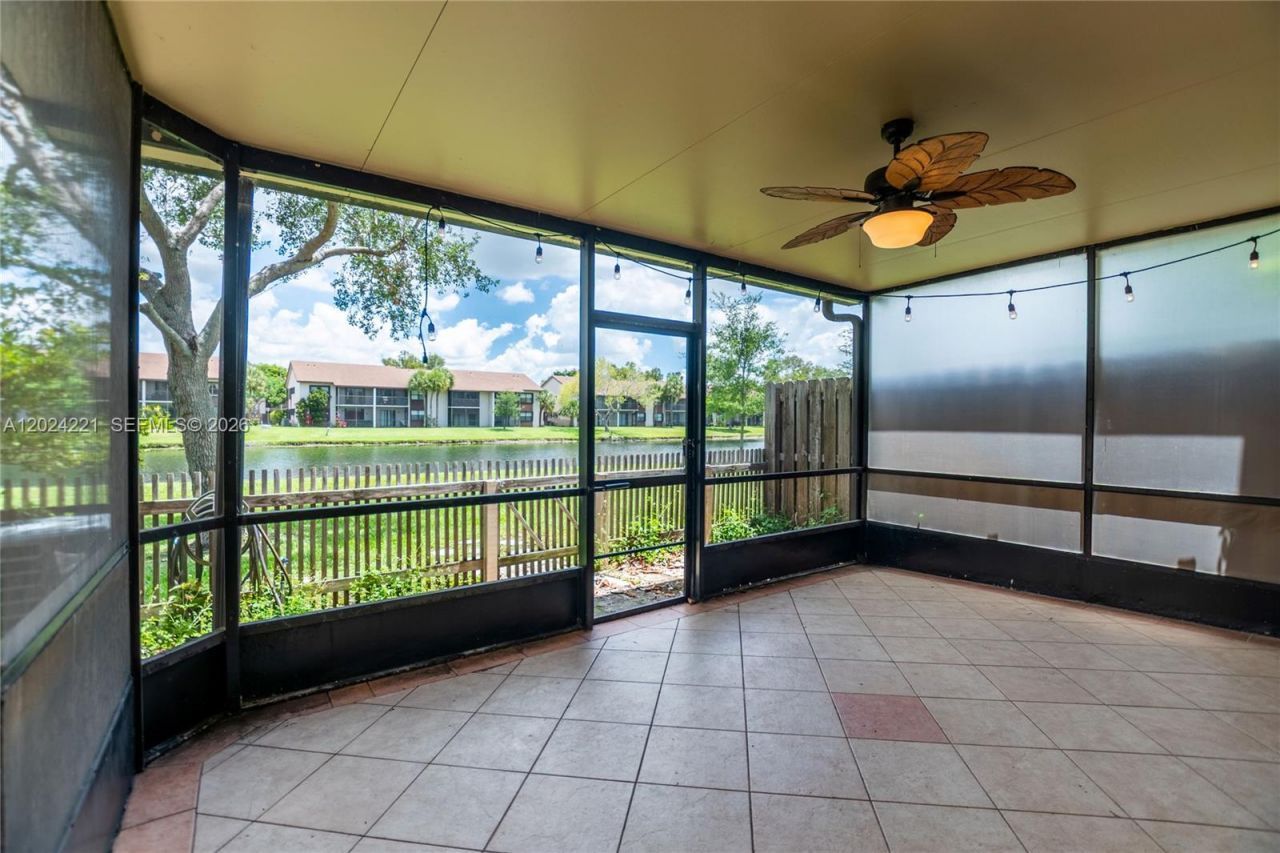 9803 NW 37th St, Sunrise, FL 33351 Photo