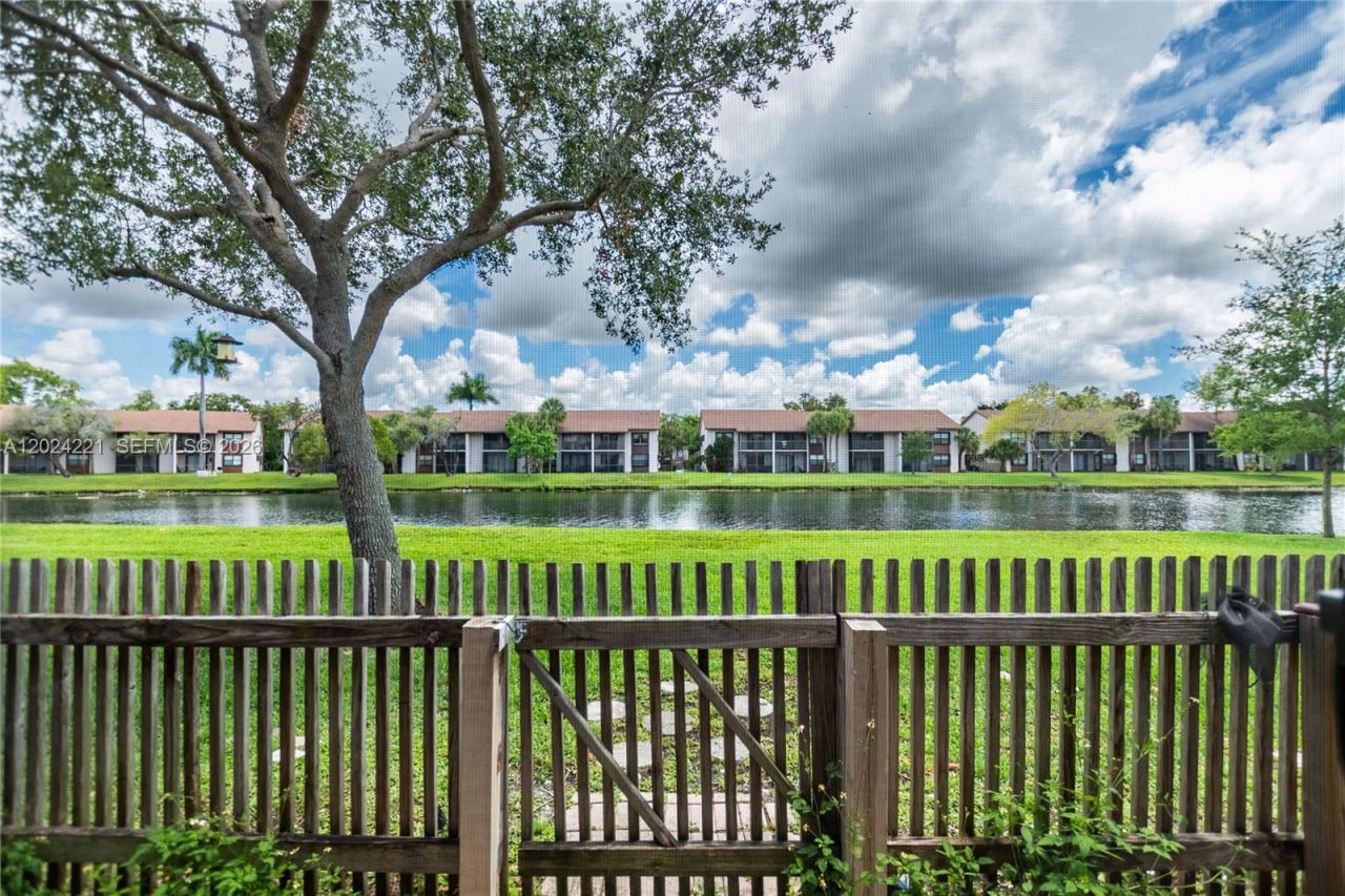 9803 NW 37th St, Sunrise, FL 33351 Photo
