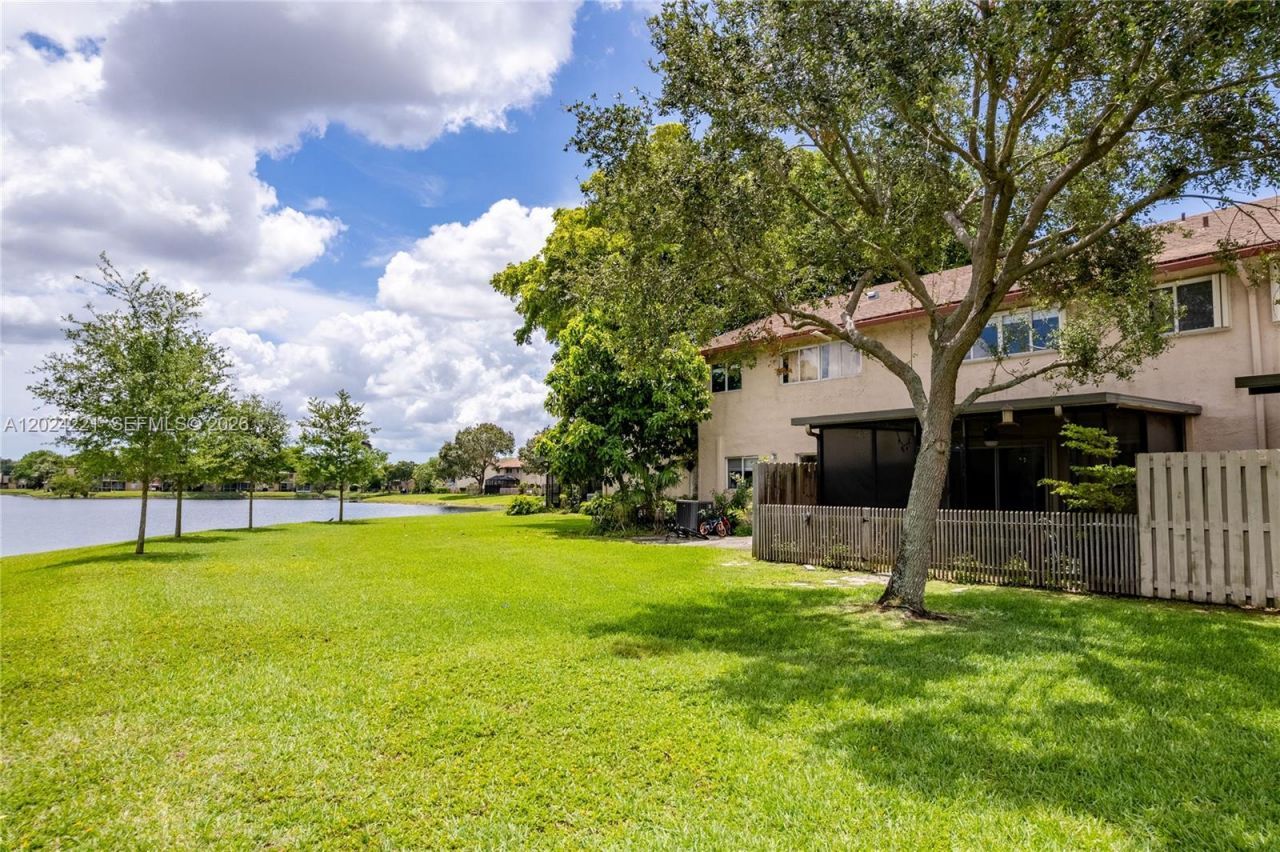 9803 NW 37th St, Sunrise, FL 33351 Photo