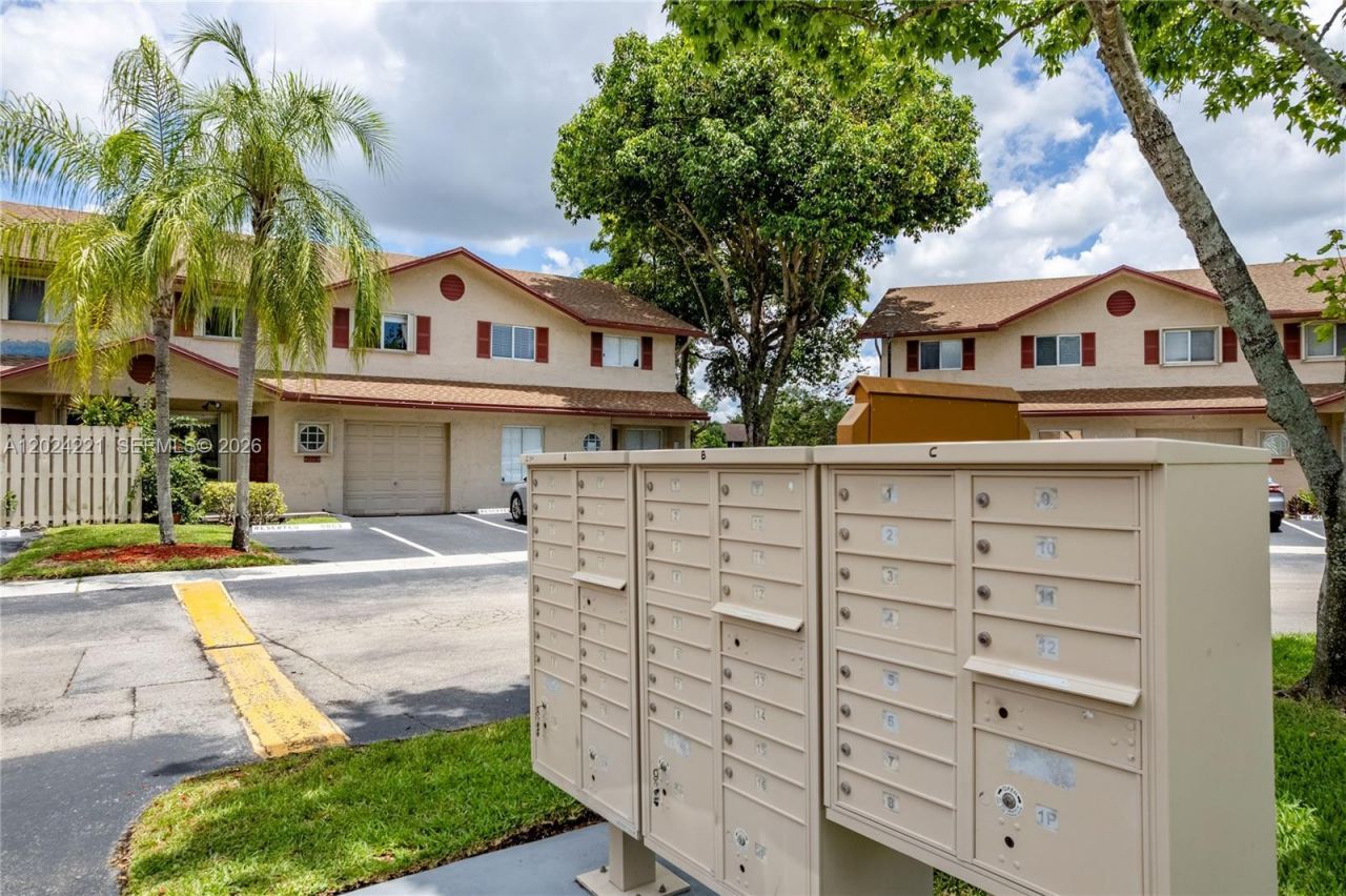 9803 NW 37th St, Sunrise, FL 33351 Photo