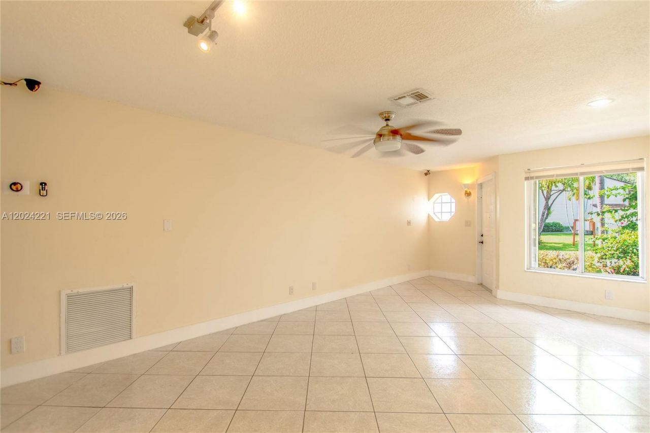 9803 NW 37th St, Sunrise, FL 33351 Photo