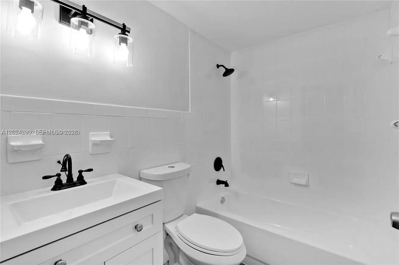 1351 SW 4th St , Unit 8, Miami, FL 33135 Photo