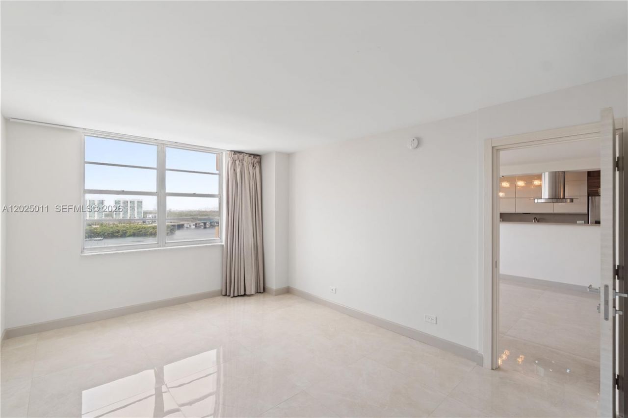 250 174th St , Unit 1620, Sunny Isles Beach, FL 33160 Photo