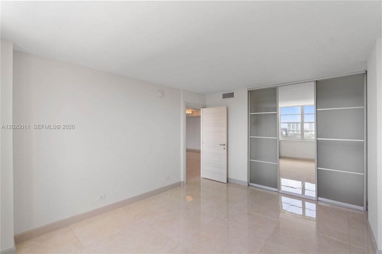250 174th St , Unit 1620, Sunny Isles Beach, FL 33160 Photo