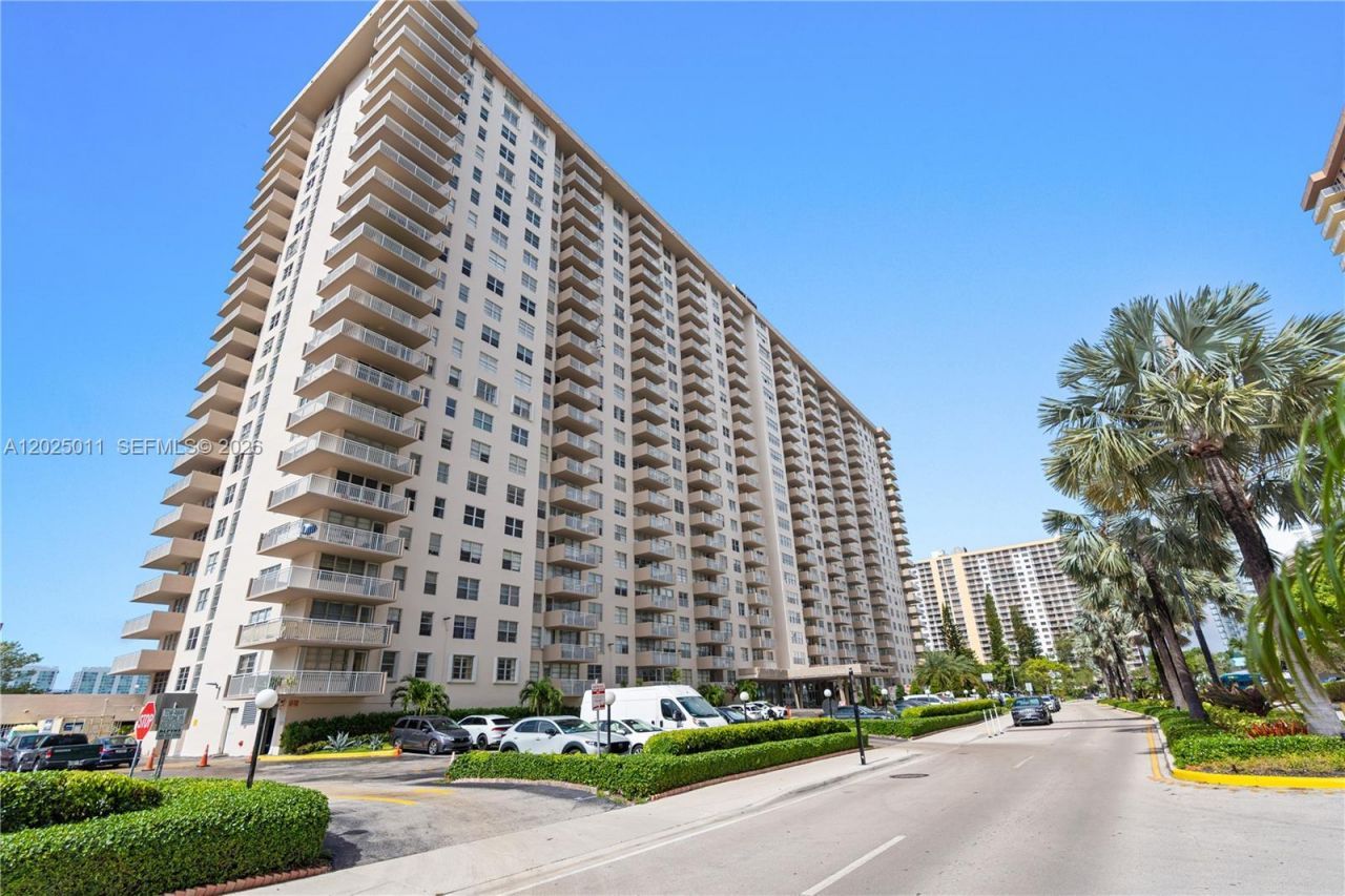 250 174th St , Unit 1620, Sunny Isles Beach, FL 33160 Photo