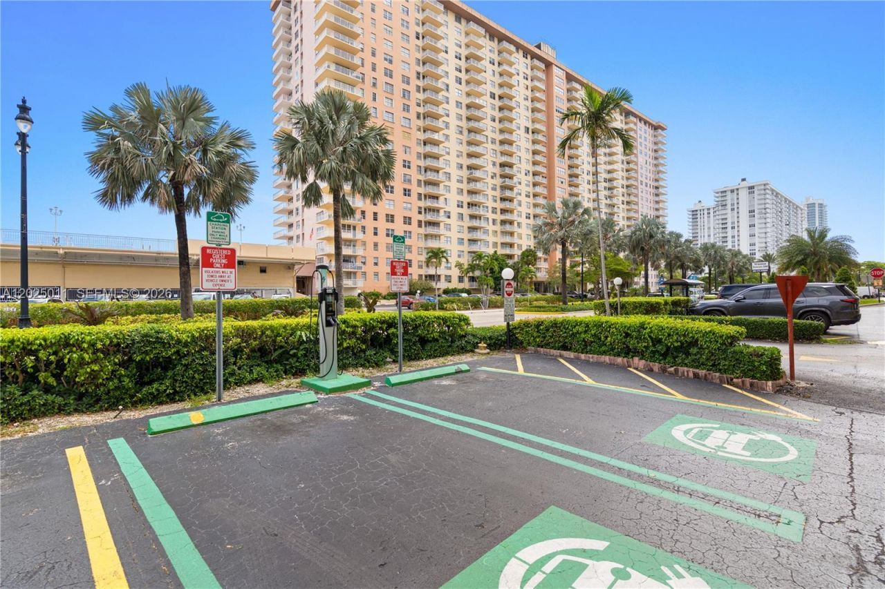 250 174th St , Unit 1620, Sunny Isles Beach, FL 33160 Photo