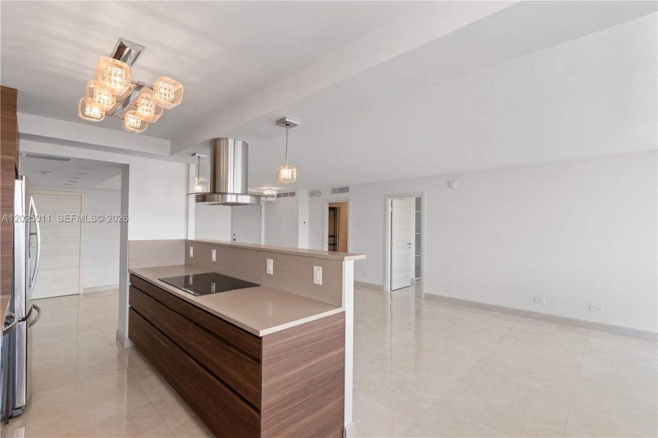 250 174th St , Unit 1620, Sunny Isles Beach, FL 33160 Photo
