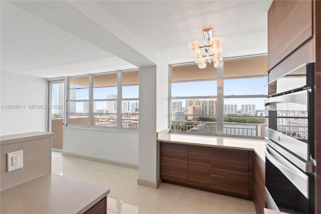 250 174th St , Unit 1620, Sunny Isles Beach, FL 33160 Photo