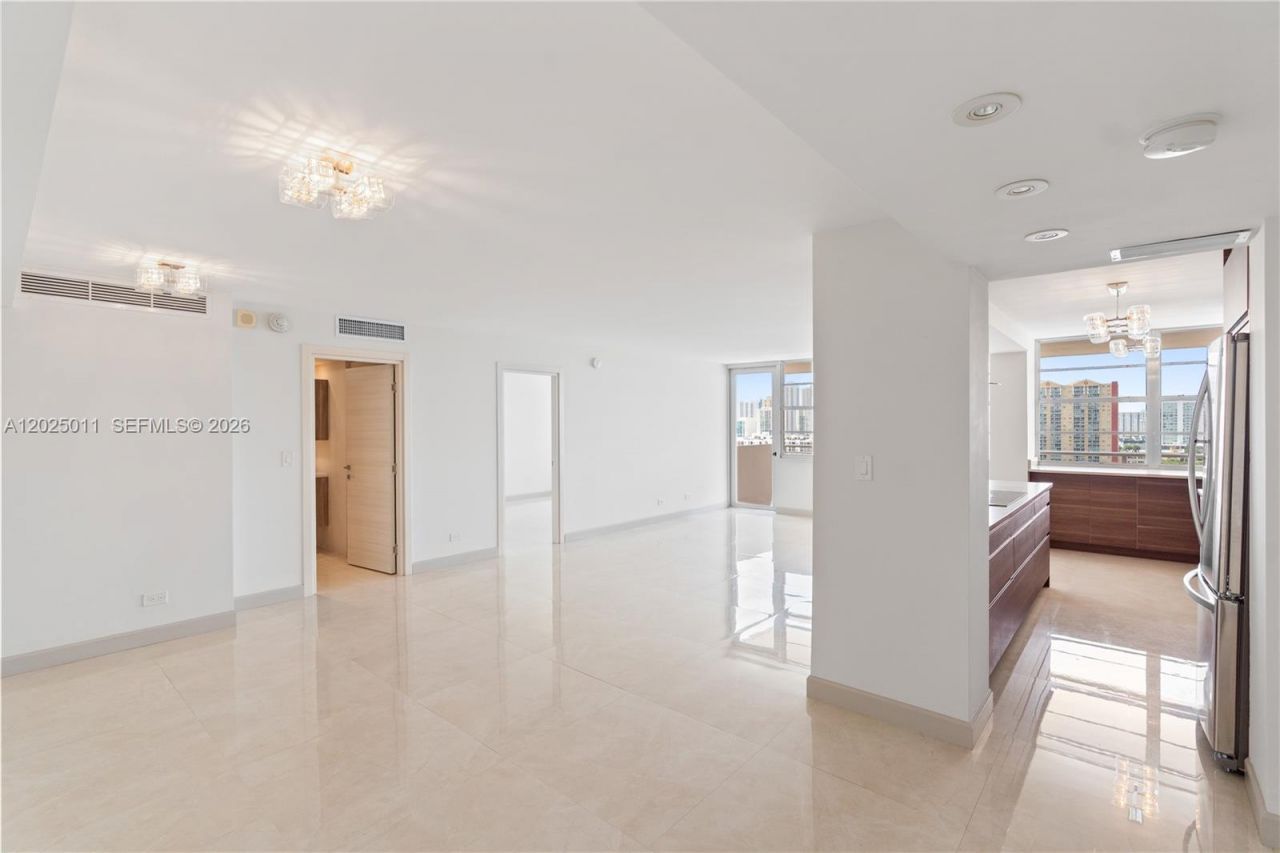 250 174th St , Unit 1620, Sunny Isles Beach, FL 33160 Photo