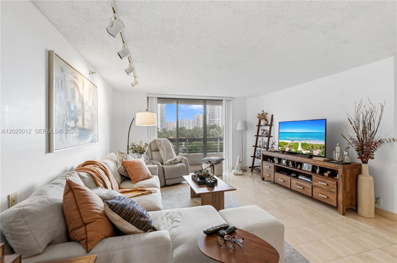 19195 NE 36th Ct, Unit 502, Aventura, FL 33180 Photo