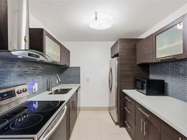 3625 N Country Club Dr, Unit 402, Aventura, FL 33180