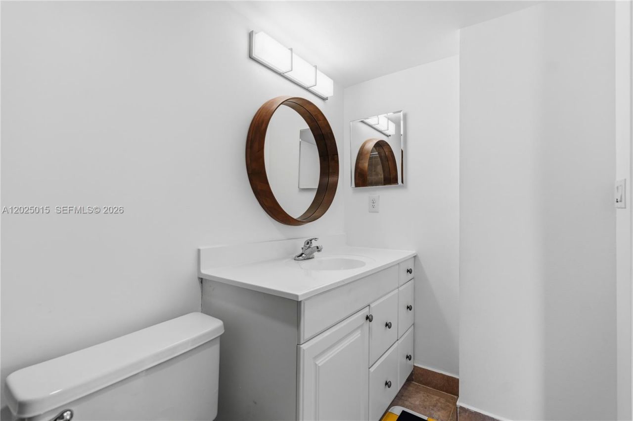 3625 N Country Club Dr, Unit 402, Aventura, FL 33180 Photo
