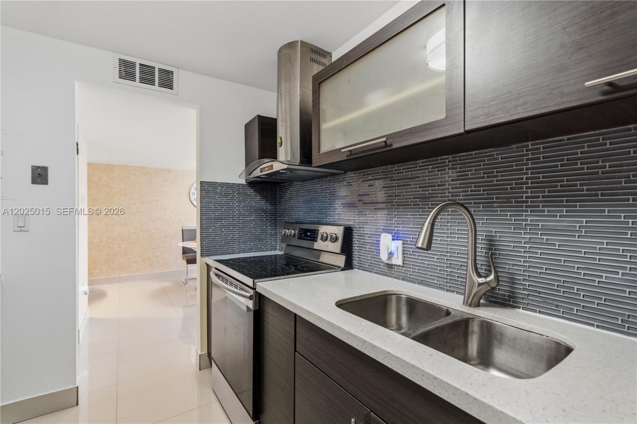 3625 N Country Club Dr, Unit 402, Aventura, FL 33180 Photo