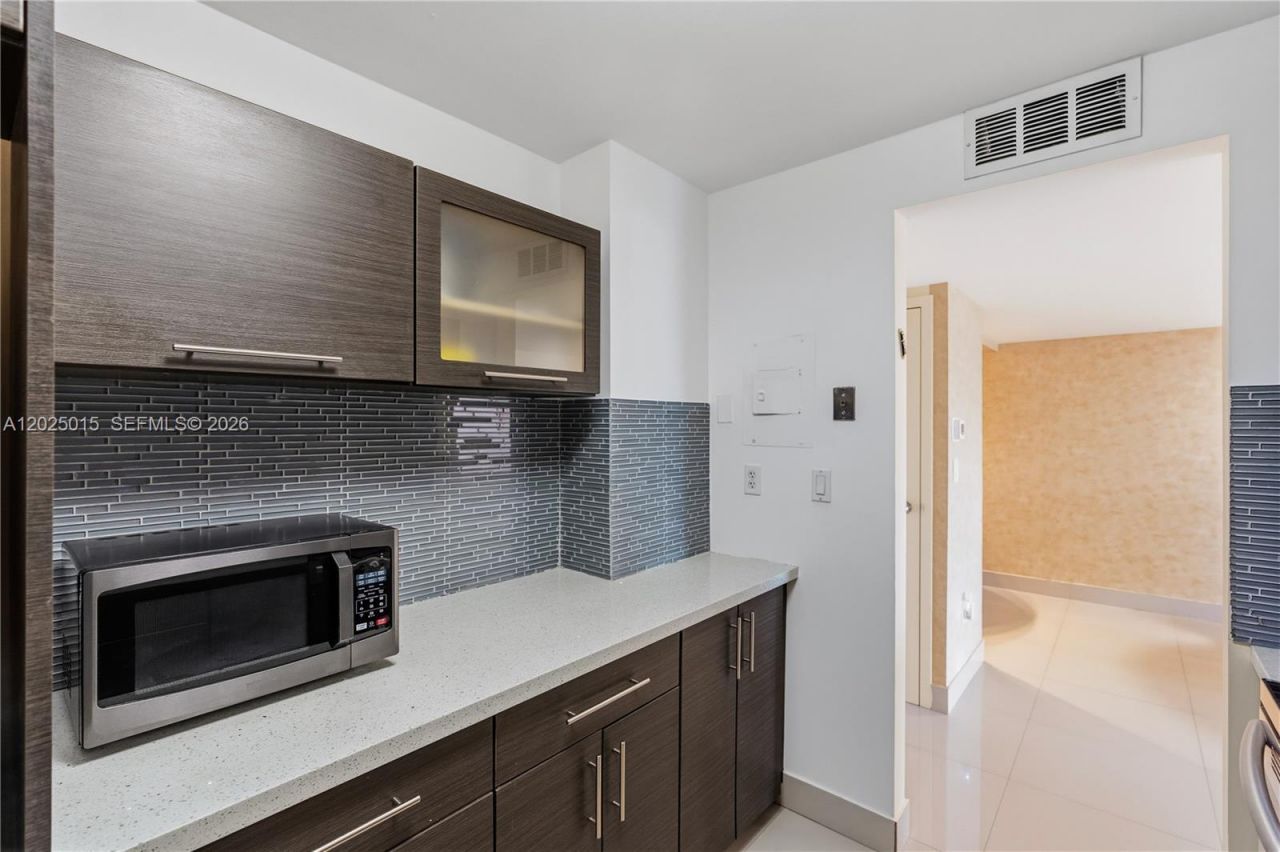 3625 N Country Club Dr, Unit 402, Aventura, FL 33180 Photo