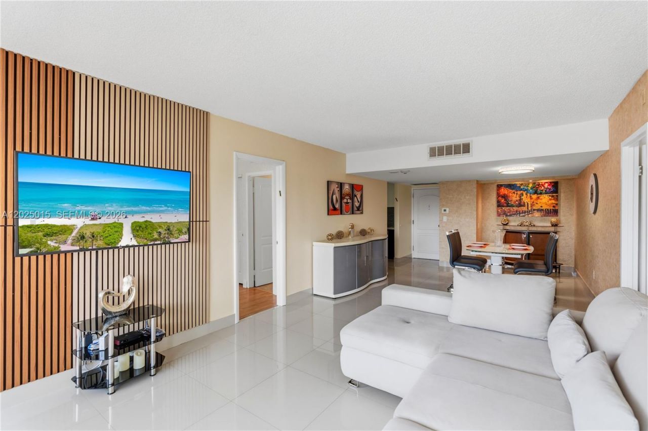 3625 N Country Club Dr, Unit 402, Aventura, FL 33180 Photo