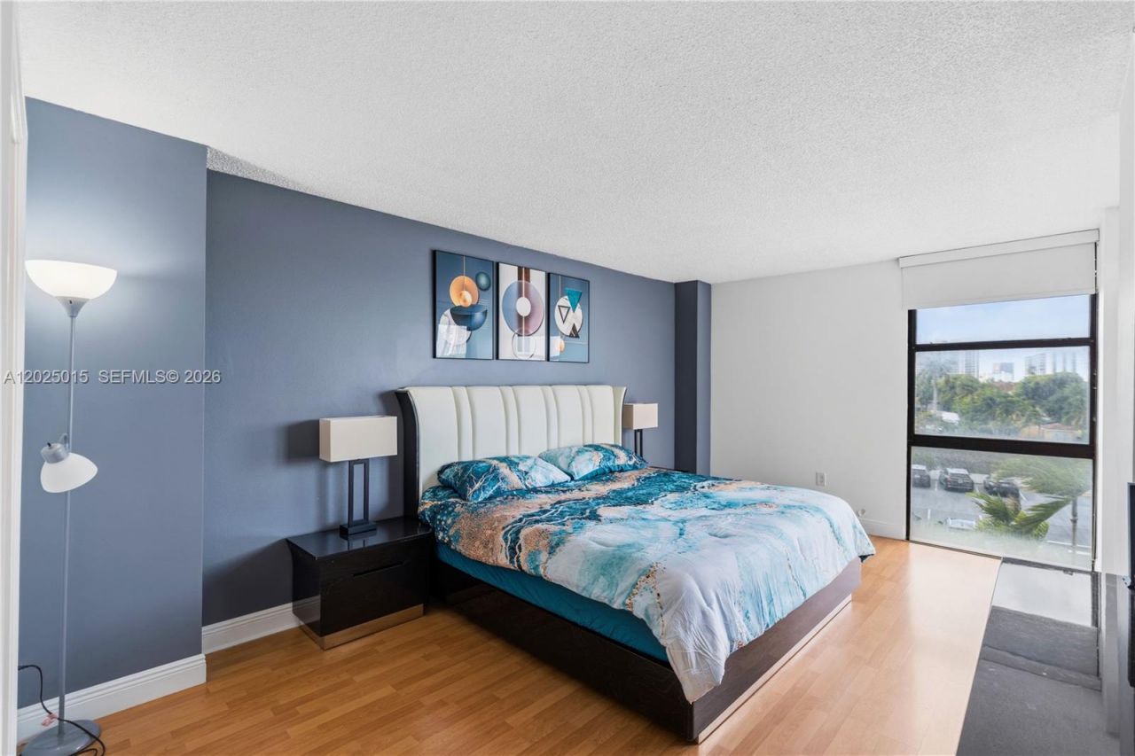 3625 N Country Club Dr, Unit 402, Aventura, FL 33180 Photo