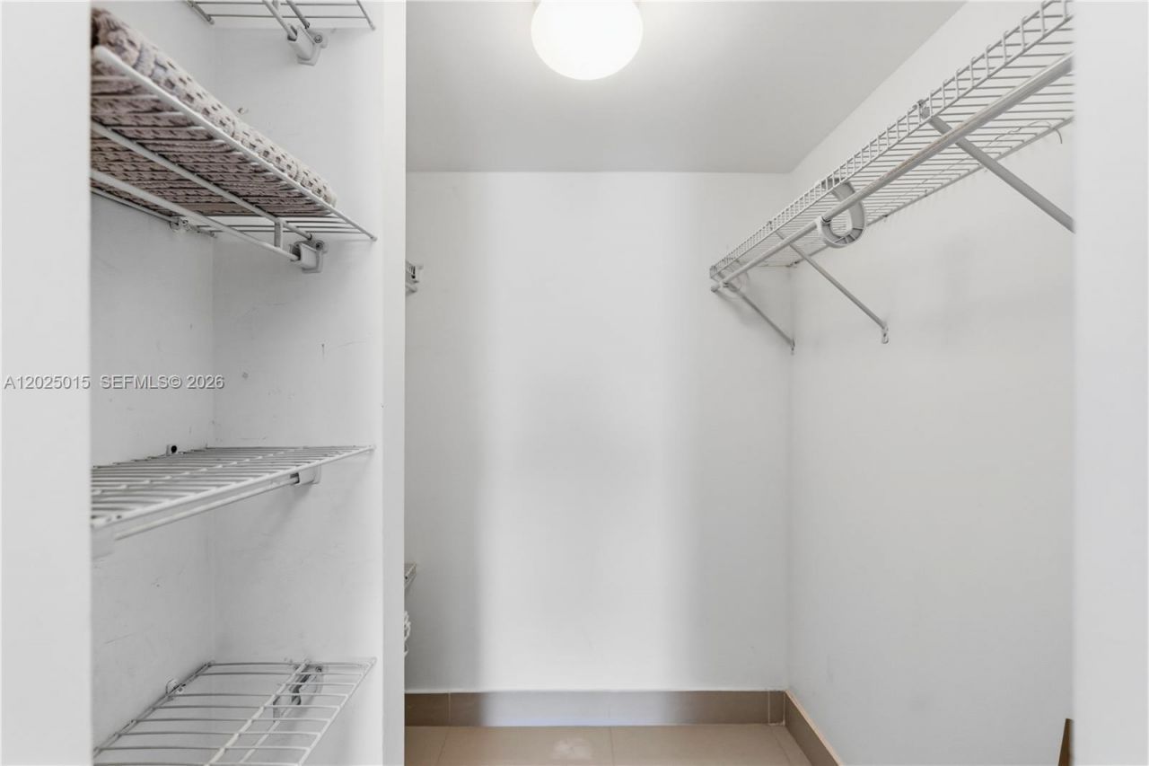 3625 N Country Club Dr, Unit 402, Aventura, FL 33180 Photo