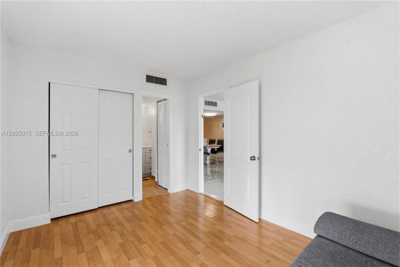 3625 N Country Club Dr, Unit 402, Aventura, FL 33180 Photo