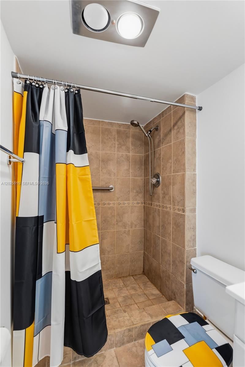 3625 N Country Club Dr, Unit 402, Aventura, FL 33180 Photo