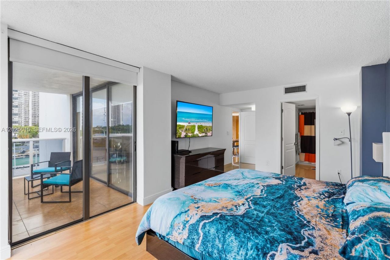 3625 N Country Club Dr, Unit 402, Aventura, FL 33180 Photo