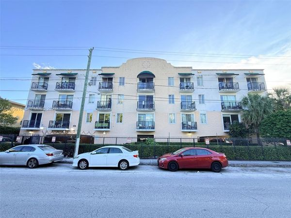 400 SW 2nd St, Unit 201, Miami, FL 33130