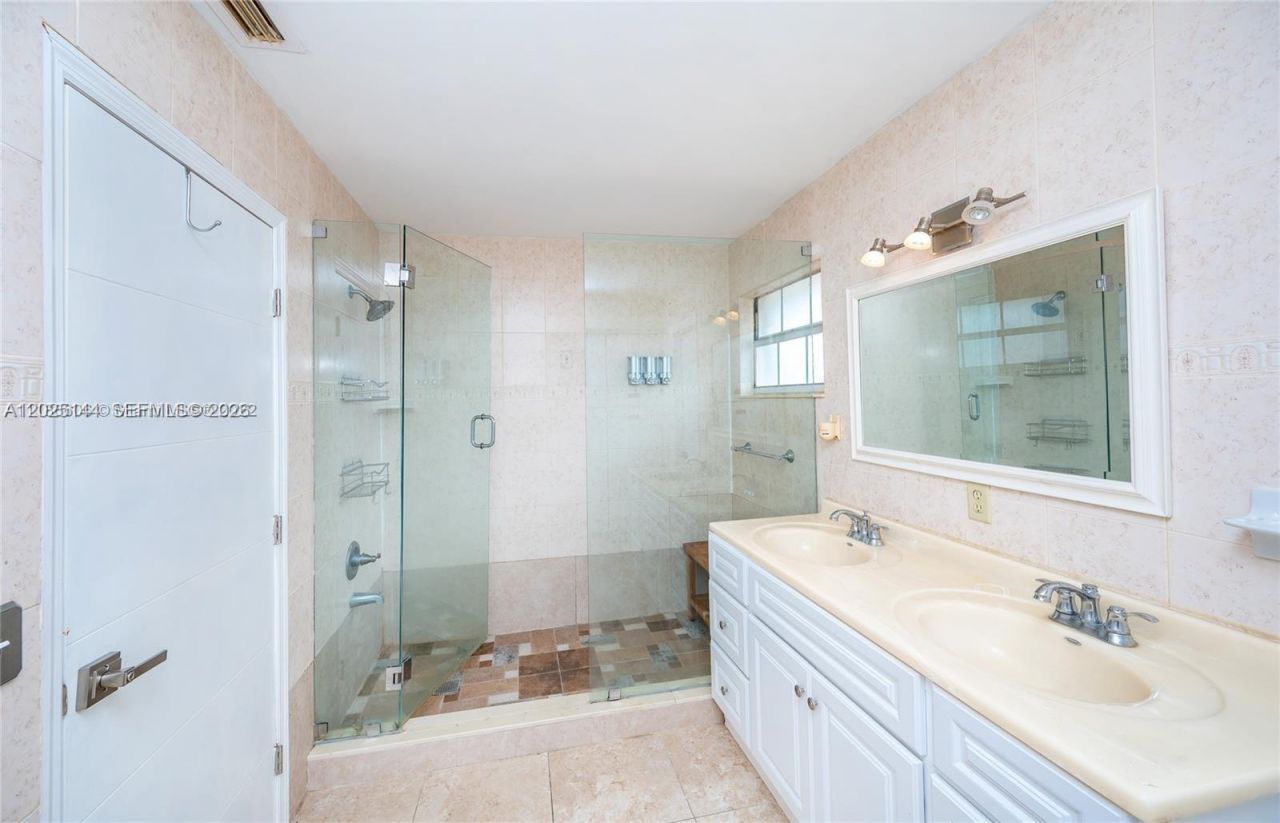 18660 NW 78th Ave , Hialeah, FL 33015 Photo
