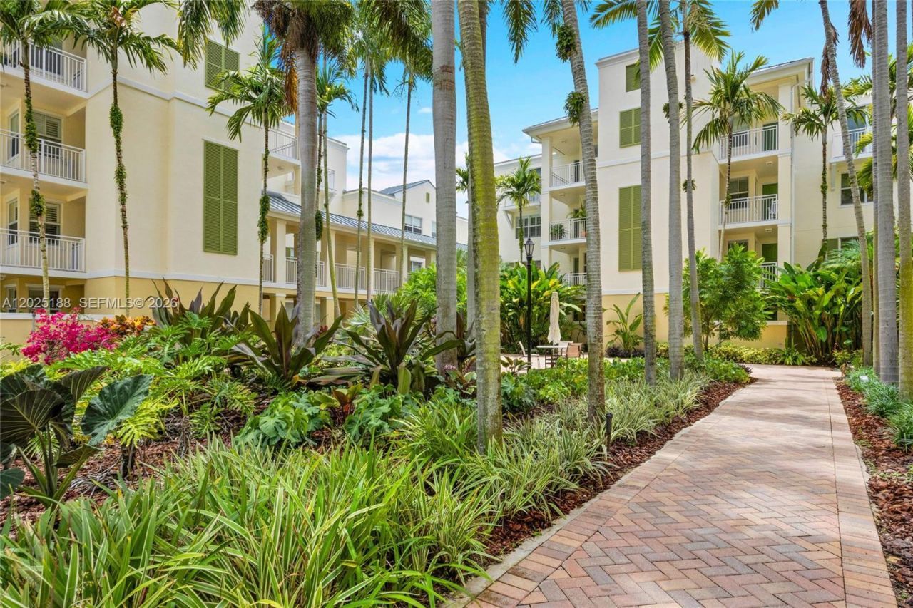 7620 SW 102nd St, Unit 121, Pinecrest, FL 33156 Main Photo