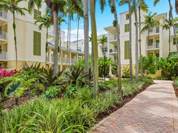 7620 SW 102nd St, Unit 121, Pinecrest, FL 33156