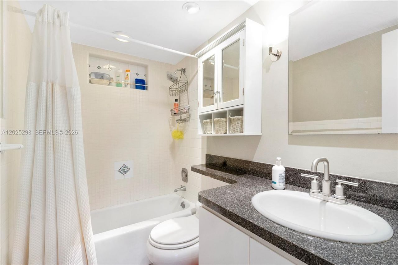 1150 Madruga Ave, Unit A204, Coral Gables, FL 33146 Photo