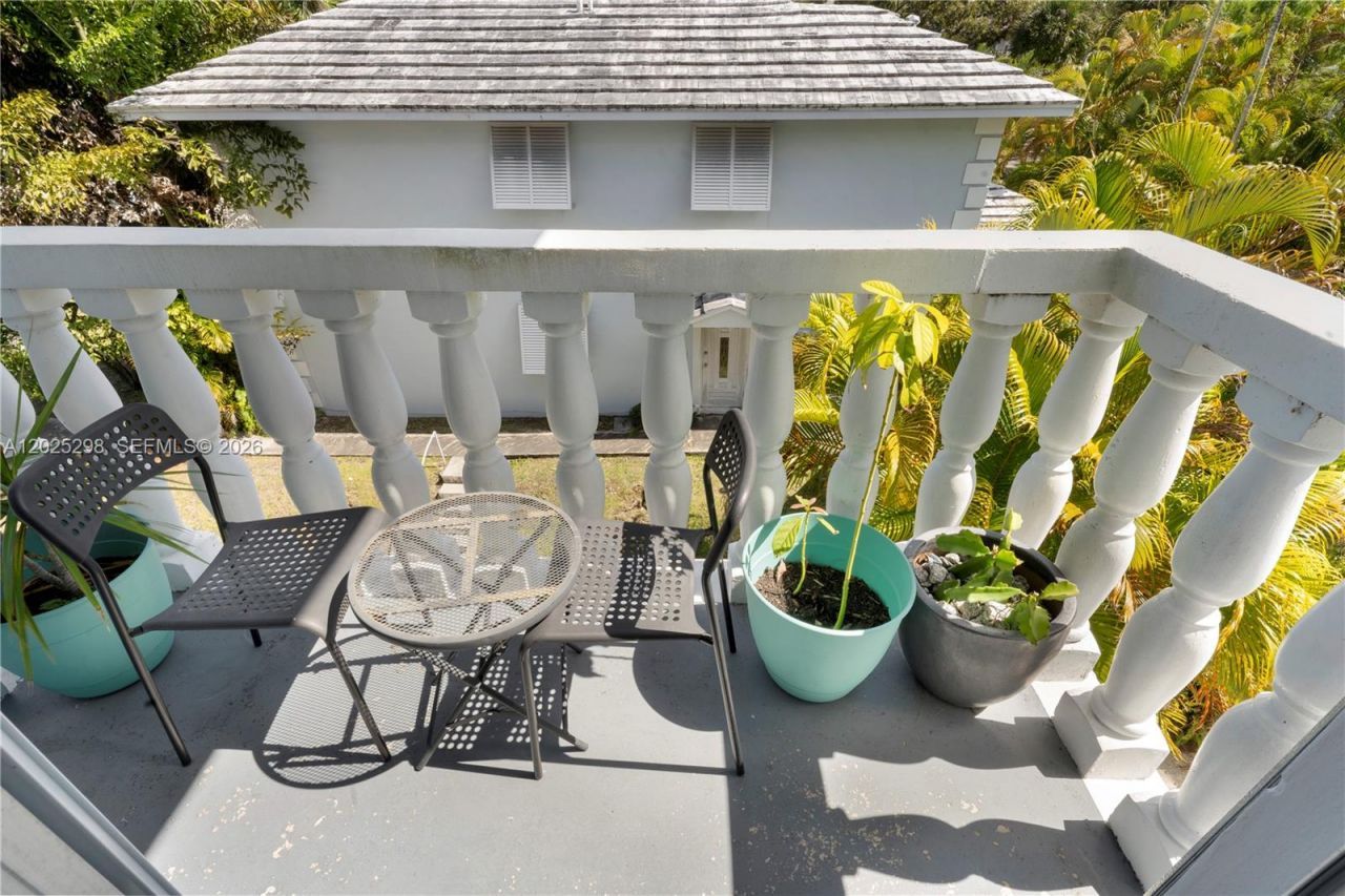 1150 Madruga Ave, Unit A204, Coral Gables, FL 33146 Photo
